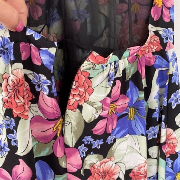 Forever 21 maxi dress, with halter top & open back.  NWT - Picture 8 of 12